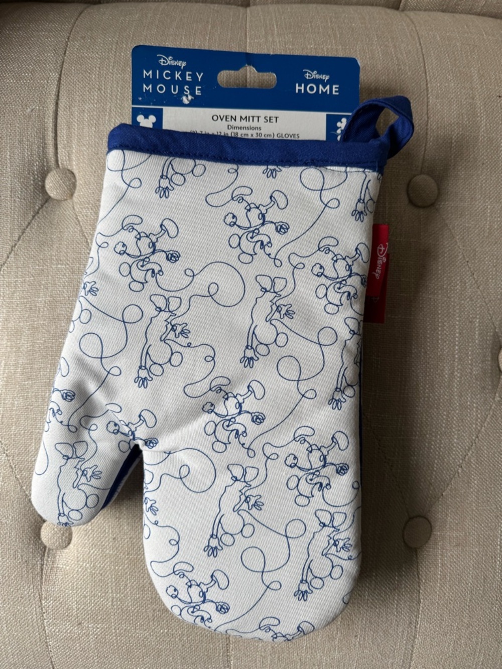 Disney Home Mickey Mouse Oven Mitt Set – Bon Voyage Collection - Picture 2 of 4